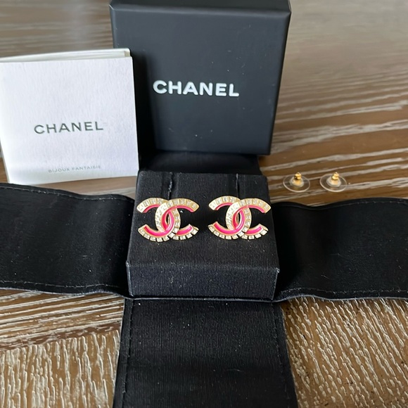 CHANEL Pink Enamel And Crystal CC Earrings - Picture 2 of 9